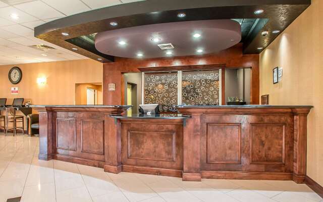 Clarion Inn Elmhurst - Oak Brook near I-88, I-290, I-294