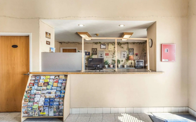 Super 8 by Wyndham Cozad