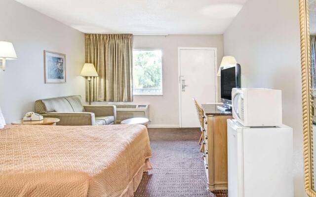 Super 8 by Wyndham Kissimmee