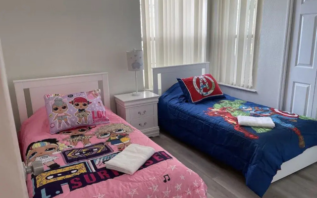Modern Luxury Apartment Close Disney