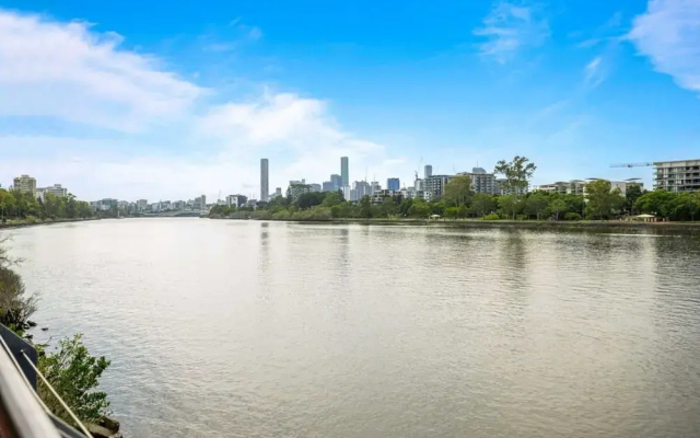 Spaciously Bright 1-bed Apartment
