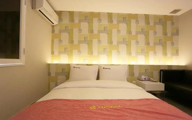 Q Hotel