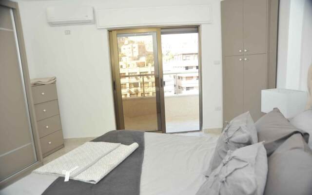 Amazing one Bedroom Apartment in Amman, Elwebdah 4