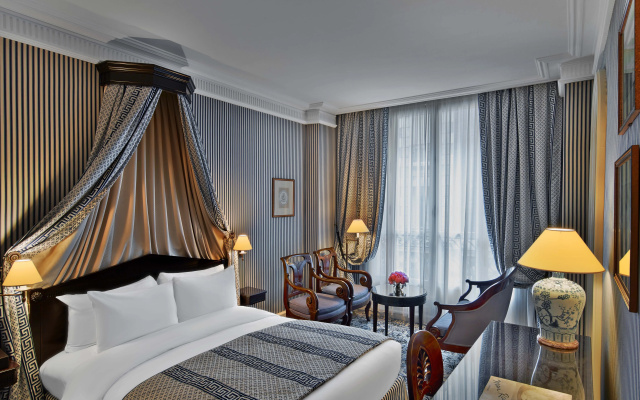Le Dokhan’s Paris Arc de Triomphe, a Tribute Portfolio Hotel