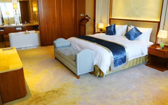 Jingling Shihu Garden Hotel