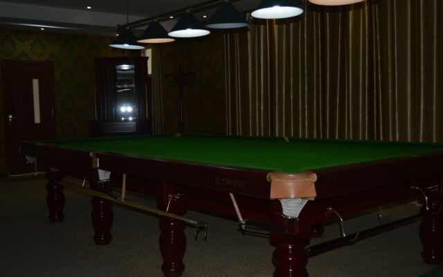 Land Hotel