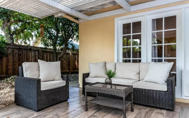 Villa Sausalito - Newly Designed 4BR HOUSE & POOL by Topanga