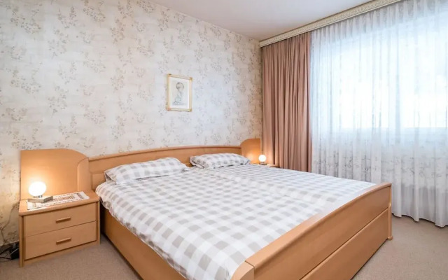 Holiday Home in Königsleiten With Terrace, Garden, Parking