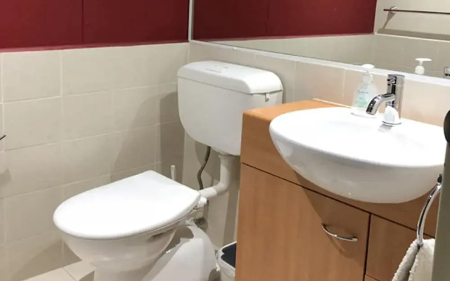 Sydney CBD 2 Bedroom Apartment with Balcony