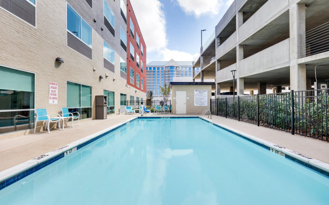 Holiday Inn Express & Suites Dallas NW - Farmers Branch by IHG