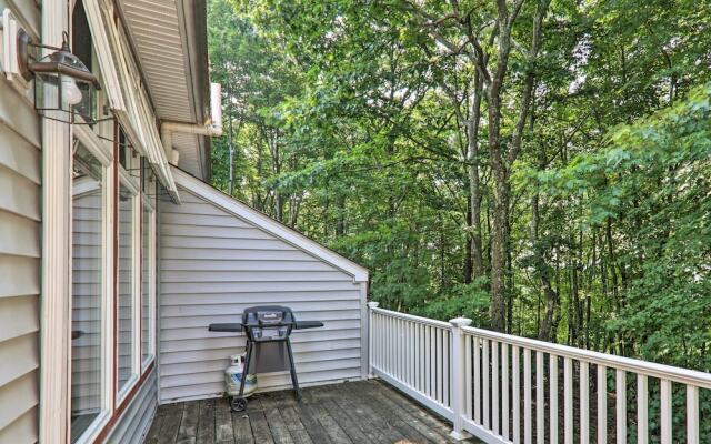 Charming Lake Harmony Townhouse w/ Balcony!