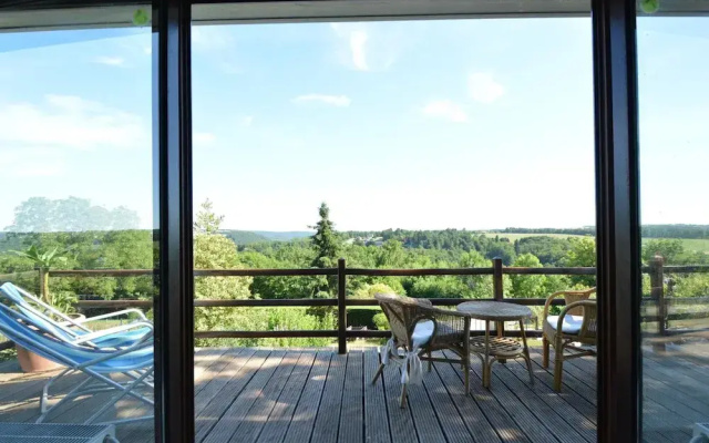 Spacious House With Beautiful Terrace