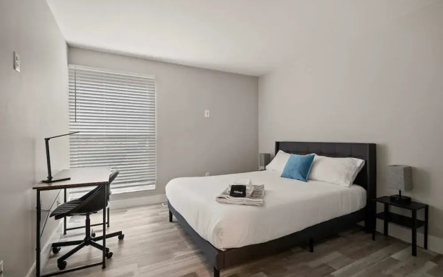 Beautiful 2BR 2BA Apartment With Modern Design