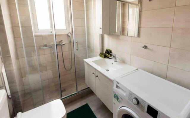 Modern spacious apartment located in Piraeus (B8)