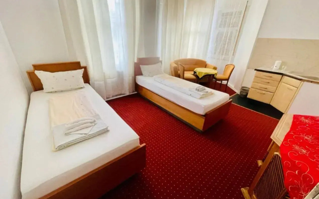 Hotel Pension De Lux