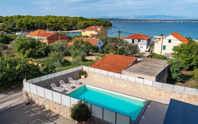 Amazing Home in Zdrelac With Wifi and 6 Bedrooms