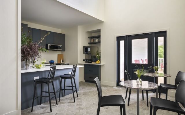 The Neighborhood Hotel-New Buffalo