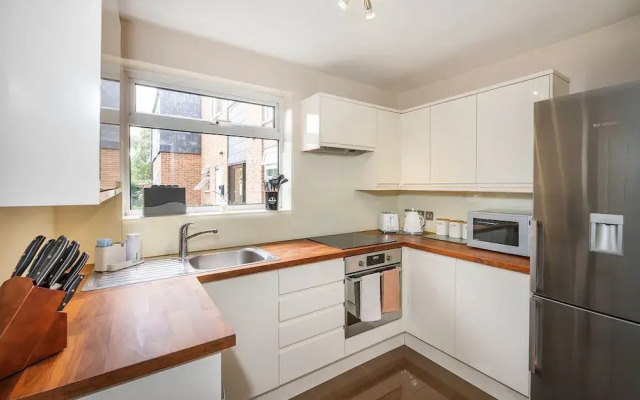 Stunning 2-bed Apartment in Windsor - Free Parking