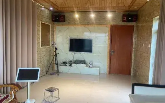 Zhuquanshan Gangzishu Restaurant B&B