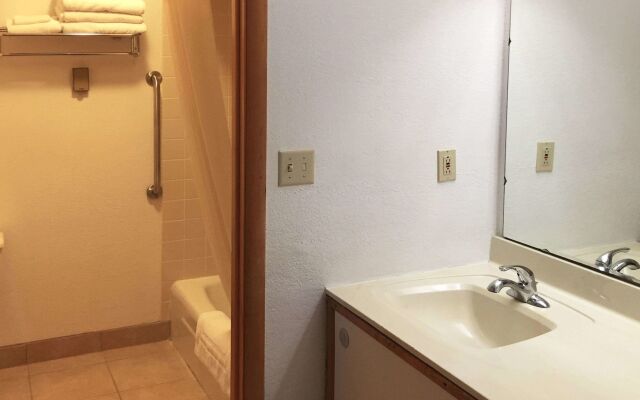 Magnuson Hotel Copper Crown