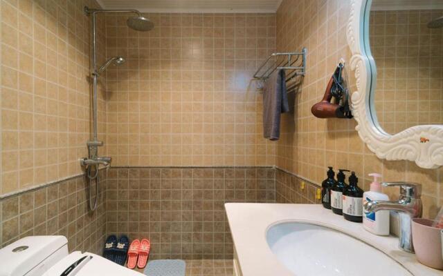 Xi'an Lianhu·North Passenger Station· Locals Apartment 00165010