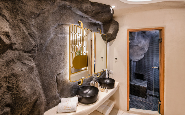 Athina Luxury Suites