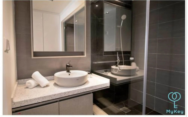 Expressionz Professional Suites by G Suites
