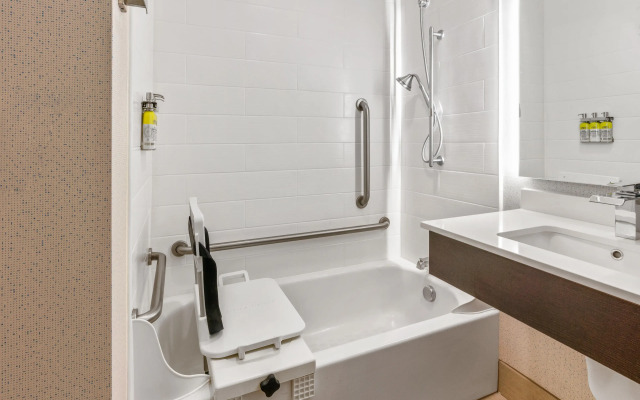 Holiday Inn Express & Suites Klamath Falls Central by IHG