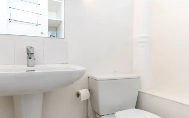 Amiral View Great 1 Bedroom Apartment in Paris