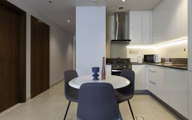 Urban Apartment in Marina Gate, Central Location!