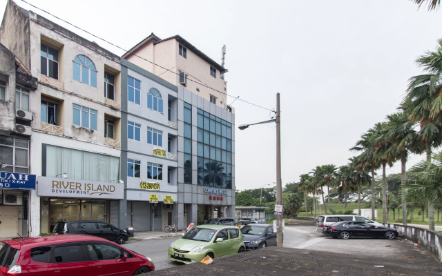 Super OYO 447 Comfort Hotel Meru