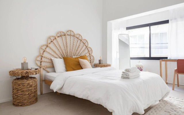 Renovated Large 3Rm Apartment 5 Min From The Beach