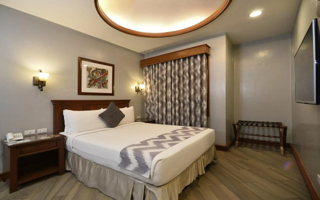 Paragon Hotel and Suites