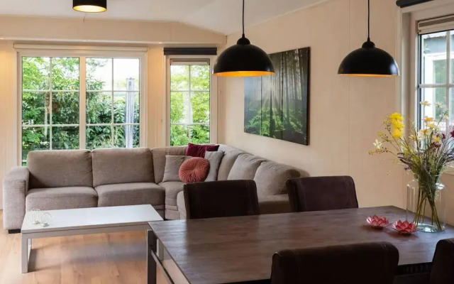 Enjoyin Luxury Chalet With Swimming Pool