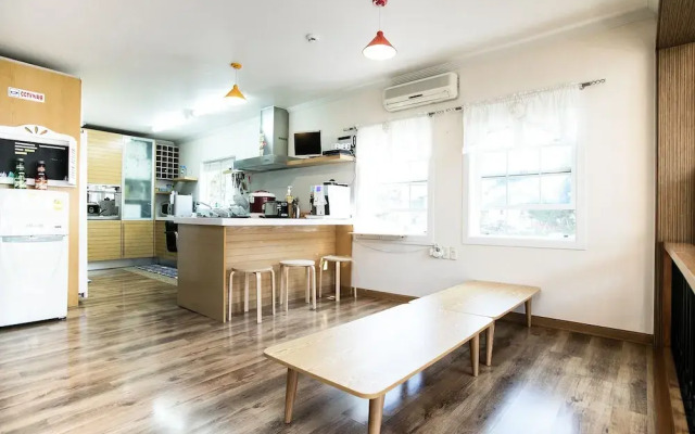 Gangneung Wow Guesthouse - Hostel