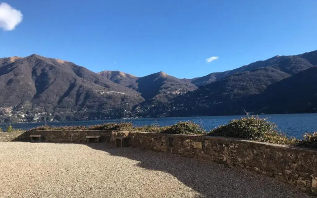 Carate 16 apartment with balcony & lake view