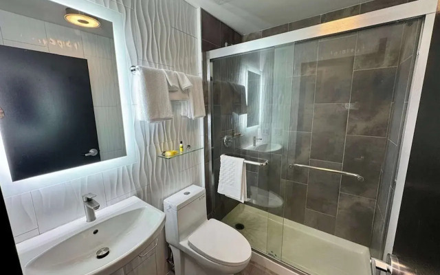 GLō Best Western Bronx NYC