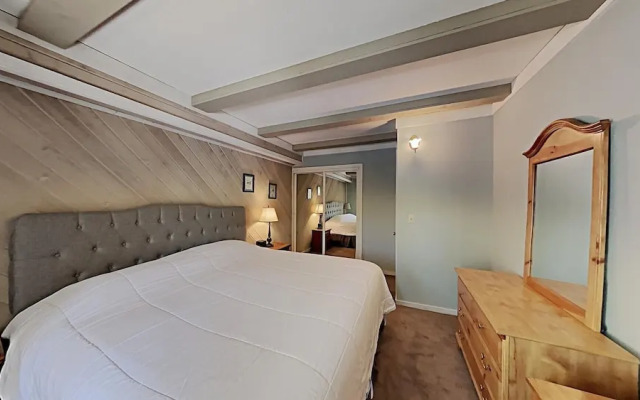 2 Bedroom Condo with Amazing Unobstructed Mountain View! Steps from Canyon Lodge! by RedAwning