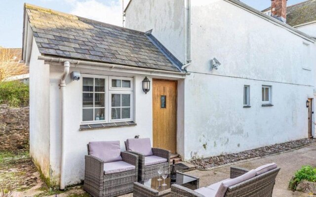 Lovely Period Cottage Sleeps 4 Resting in Torquay