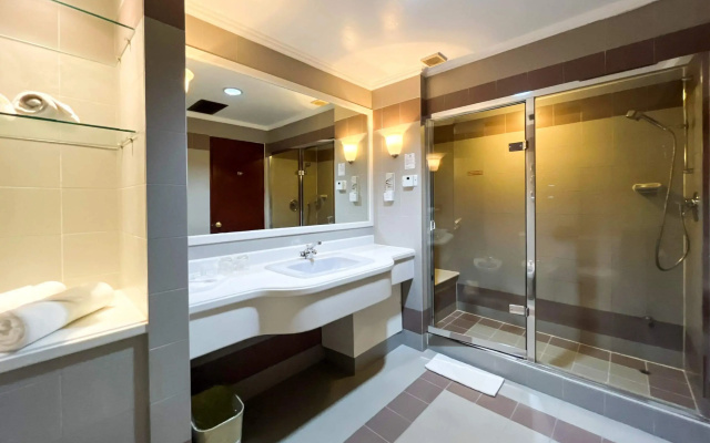 Howard Johnson by Wyndham Kota Kinabalu City Centre