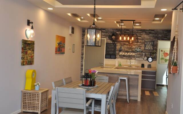 Lawang Suite Apartment With Balcony