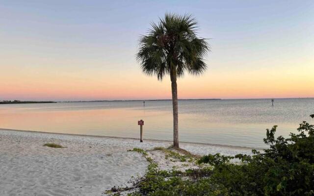 Harbor House, Luxury Waterfront-3BR w Private Dock