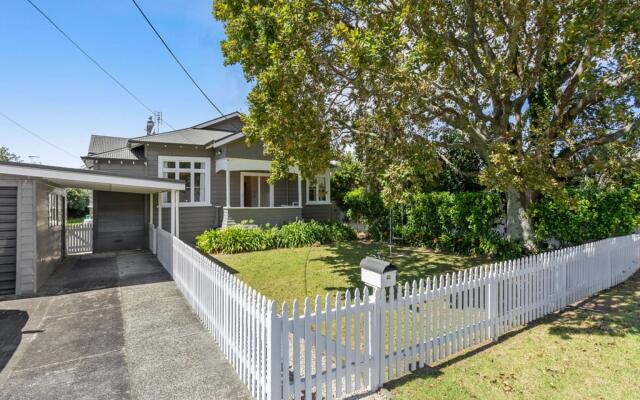 Charming Spacious Home in Birkenhead