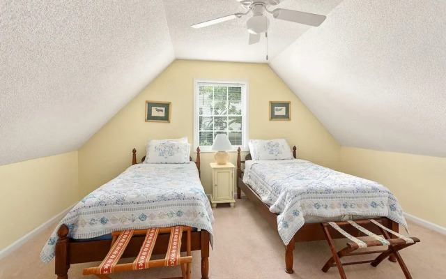 111 Mews Circle by Hodnett Cooper