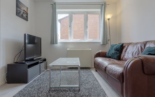 1 Bedroom Apartment Near Surrey Quays