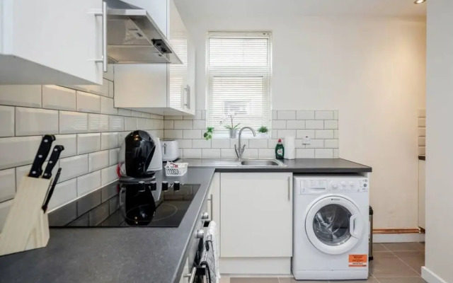 Bedford Hospital Studio Apartment - Victoria B