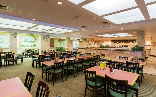 Maingate Lakeside Resort