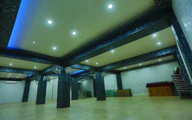 Hotel Paras Plaza