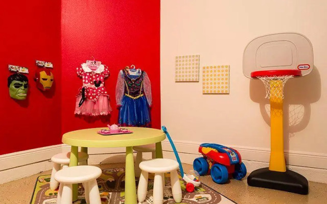 4221 Oakview Drive, Davenport, US