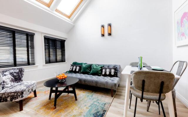 Modern 2 Bedroom Queen Street Apartment